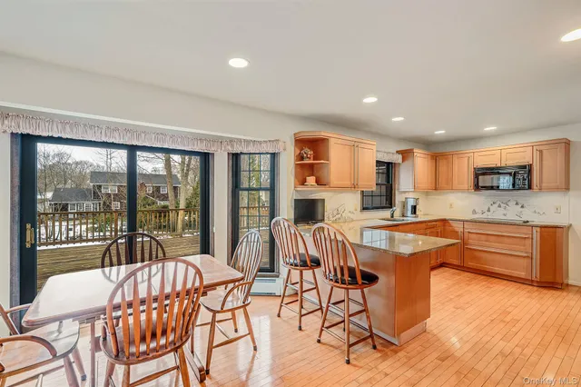 $750,000 | 10 Penelope Drive, East Setauket, NY 11733