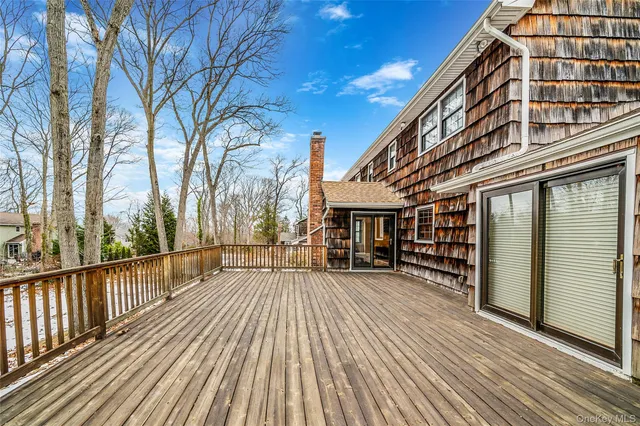 $750,000 | 10 Penelope Drive, East Setauket, NY 11733