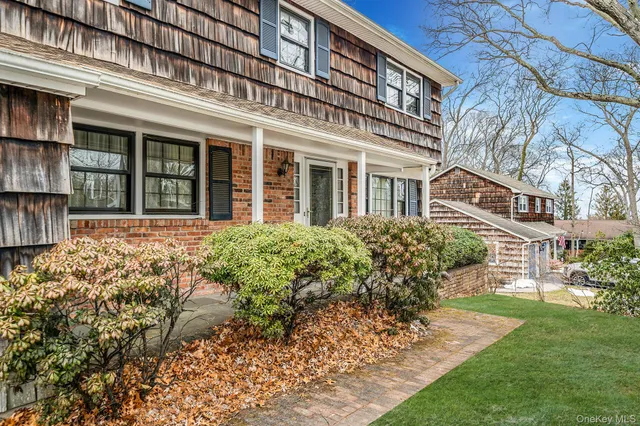 $750,000 | 10 Penelope Drive, East Setauket, NY 11733