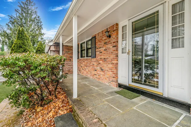 $750,000 | 10 Penelope Drive, East Setauket, NY 11733