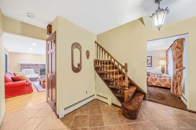 $750,000 | 10 Penelope Drive, East Setauket, NY 11733