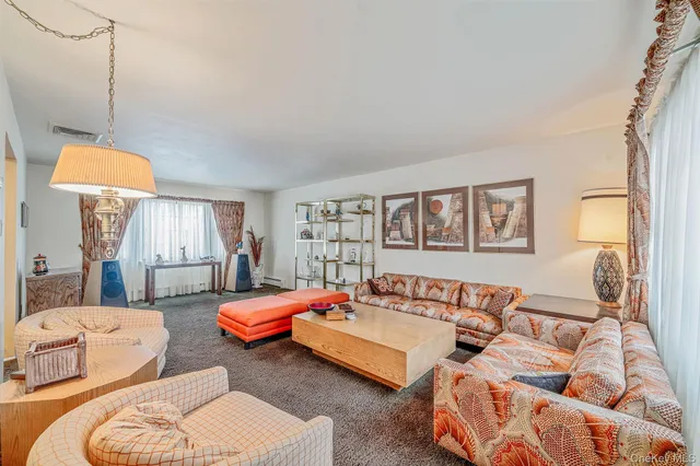 $750,000 | 10 Penelope Drive, East Setauket, NY 11733