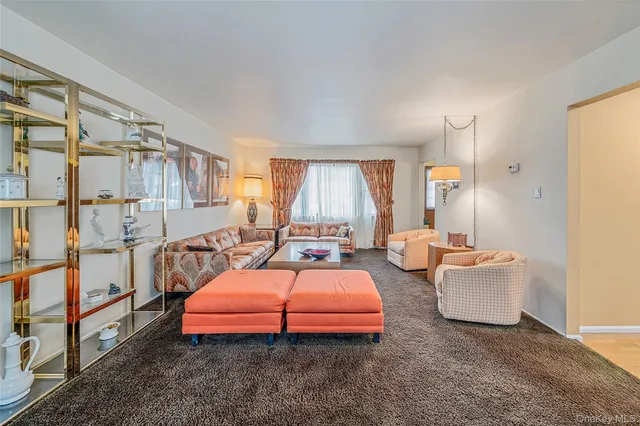 $750,000 | 10 Penelope Drive, East Setauket, NY 11733