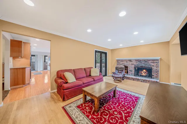 $750,000 | 10 Penelope Drive, East Setauket, NY 11733