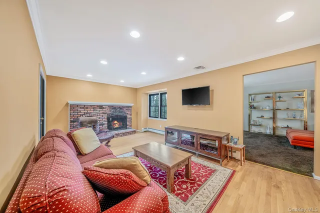 $750,000 | 10 Penelope Drive, East Setauket, NY 11733