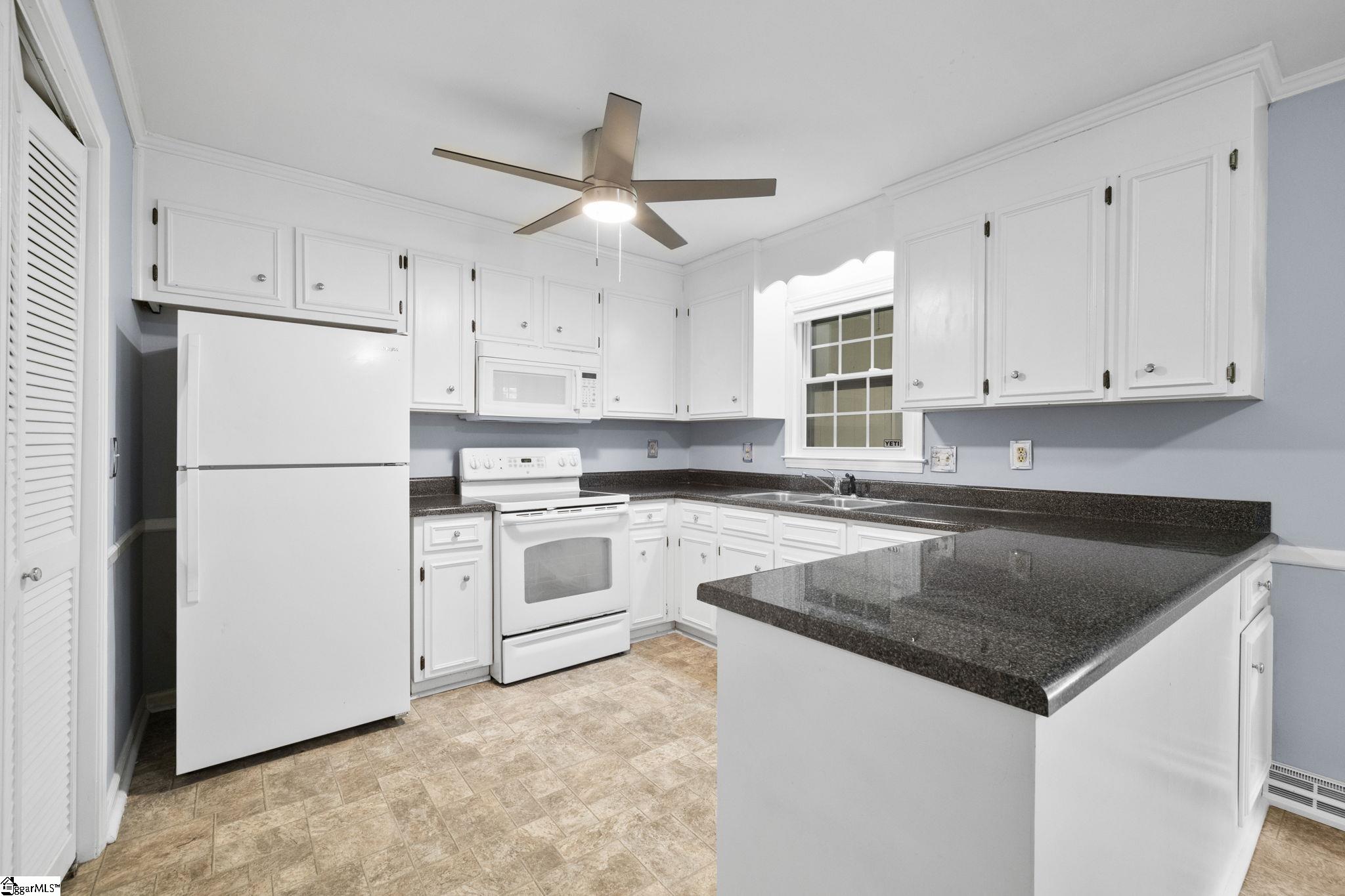 200 Barry Drive Greer, SC 29650 - Photo 4 of 29