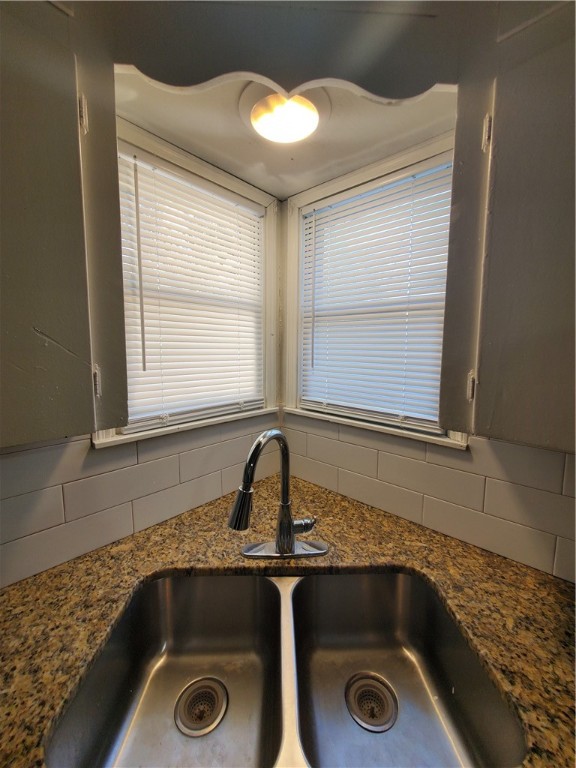3605 Poplar Street Corpus Christi, TX 78411 - Photo 3 of 11 a bathroom with a sink and a window