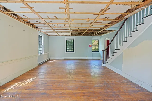 $350,000 | 2105 South Undermountain Road, Sheffield, MA 01257