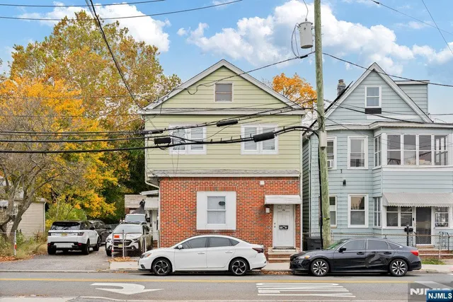 a car parked in front of a building