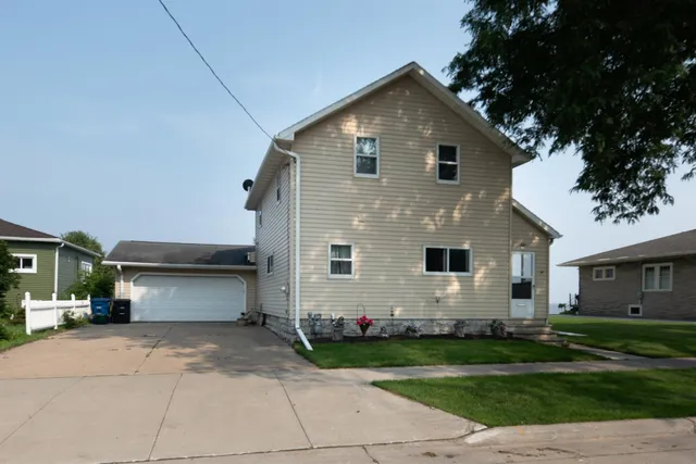 $550,000 | 28 Lake Street, Oshkosh, WI 54901