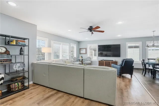 $1,099,900 | 637 Castle Garden Road, Sunrise Beach, MO 65079