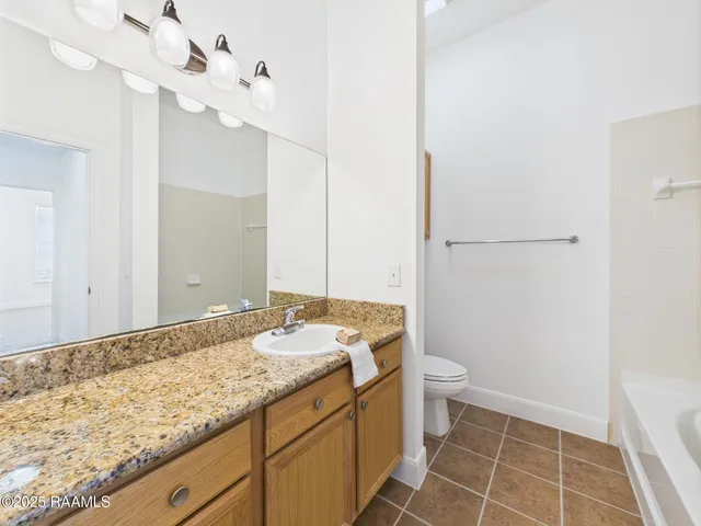 $245,000 | 201 Settlers Trace Boulevard, Unit 3401, Lafayette, LA 70508