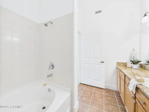 $245,000 | 201 Settlers Trace Boulevard, Unit 3401, Lafayette, LA 70508