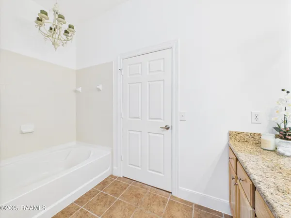 $245,000 | 201 Settlers Trace Boulevard, Unit 3401, Lafayette, LA 70508