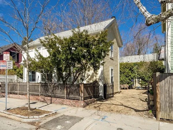 $1,675,000 | 239 Mt Auburn Street, Unit 239, Cambridge, MA 02138