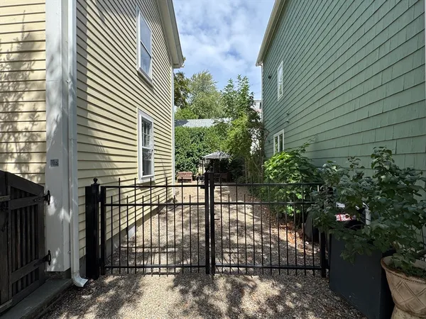 $1,675,000 | 239 Mt Auburn Street, Unit 239, Cambridge, MA 02138