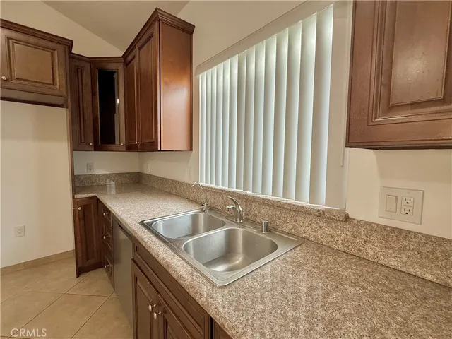 $2,499 | 6917 Woodman Avenue, Unit 7, Van Nuys, CA 91405