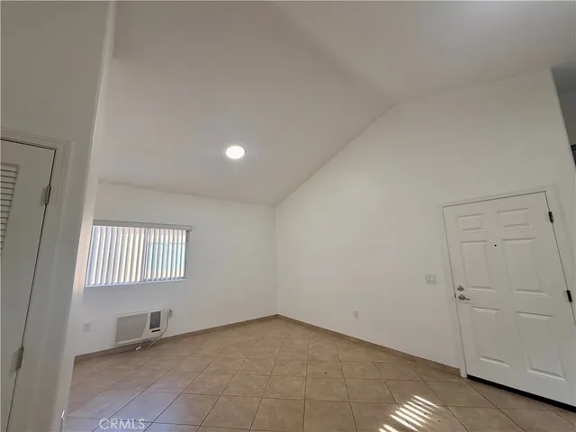 $2,499 | 6917 Woodman Avenue, Unit 7, Van Nuys, CA 91405