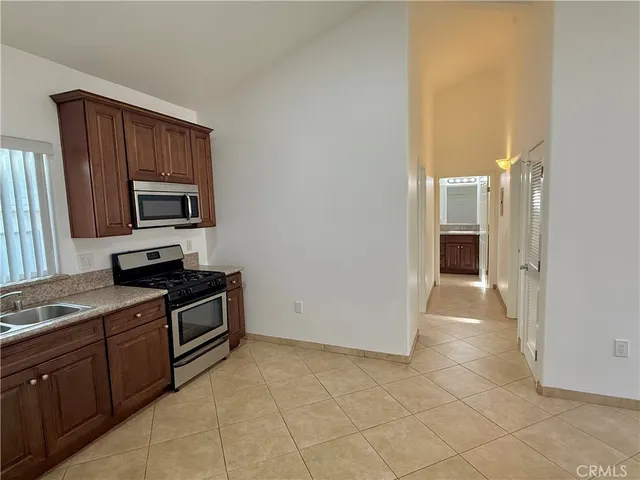 $2,499 | 6917 Woodman Avenue, Unit 7, Van Nuys, CA 91405