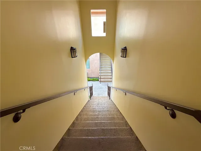 $2,499 | 6917 Woodman Avenue, Unit 7, Van Nuys, CA 91405