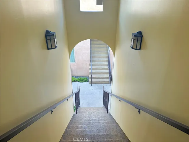 $2,499 | 6917 Woodman Avenue, Unit 7, Van Nuys, CA 91405