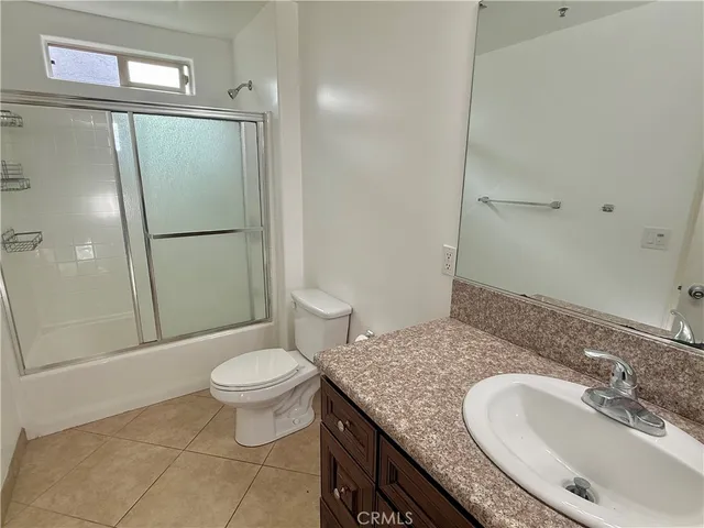 $2,499 | 6917 Woodman Avenue, Unit 7, Van Nuys, CA 91405