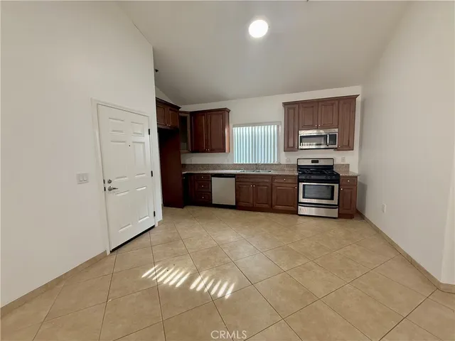 $2,499 | 6917 Woodman Avenue, Unit 7, Van Nuys, CA 91405