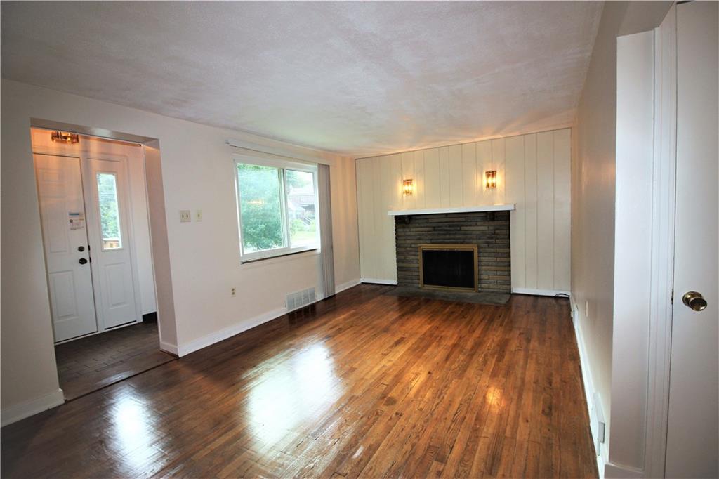473 Sleepy Hollow Road Pittsburgh, PA 15228 - Photo 4 of 24