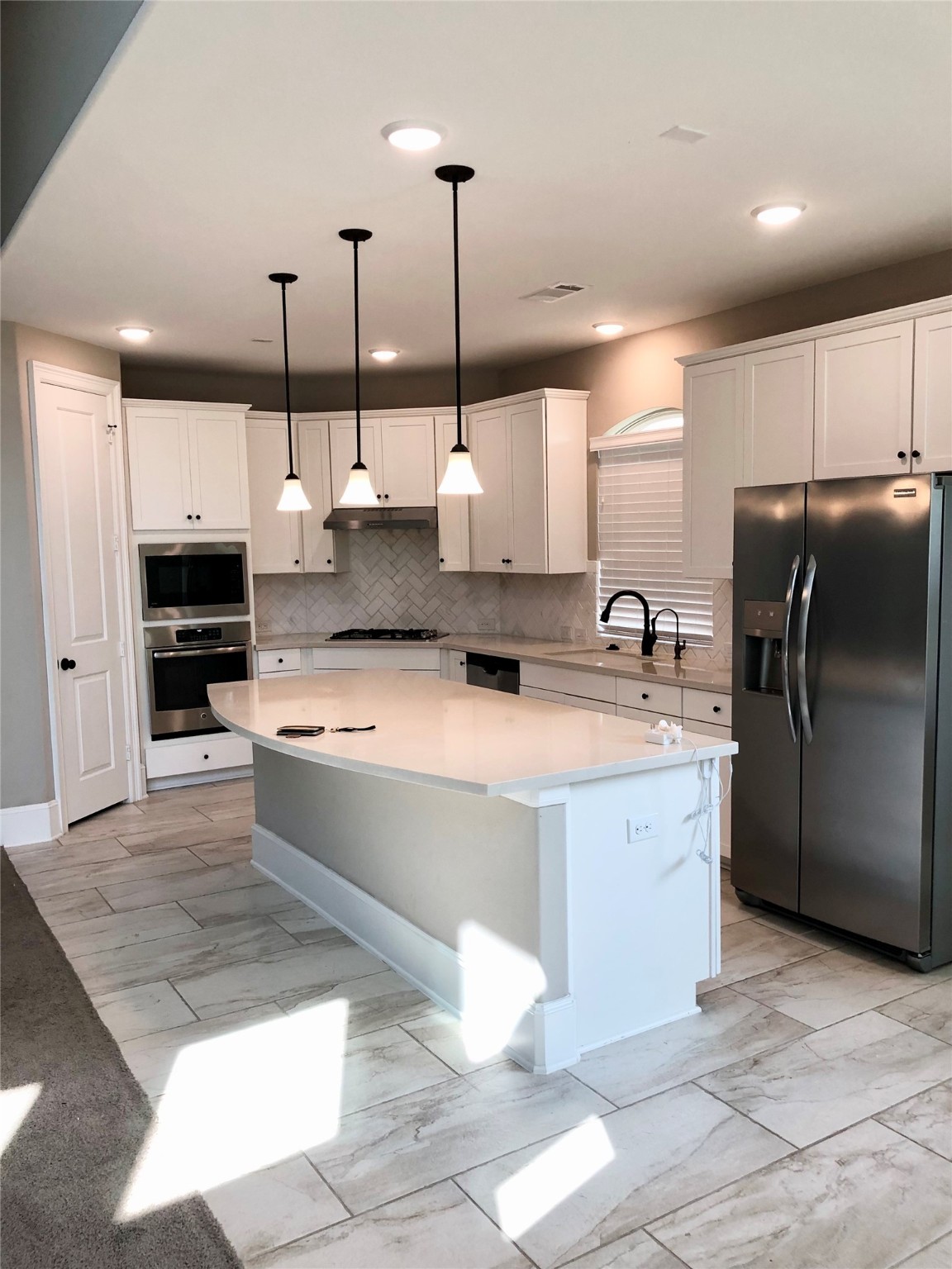 520 Pedernales Street Webster, TX 77598 - Photo 7 of 23 a large kitchen with stainless steel appliances kitchen island granite countertop a refrigerator a sink and a stove
