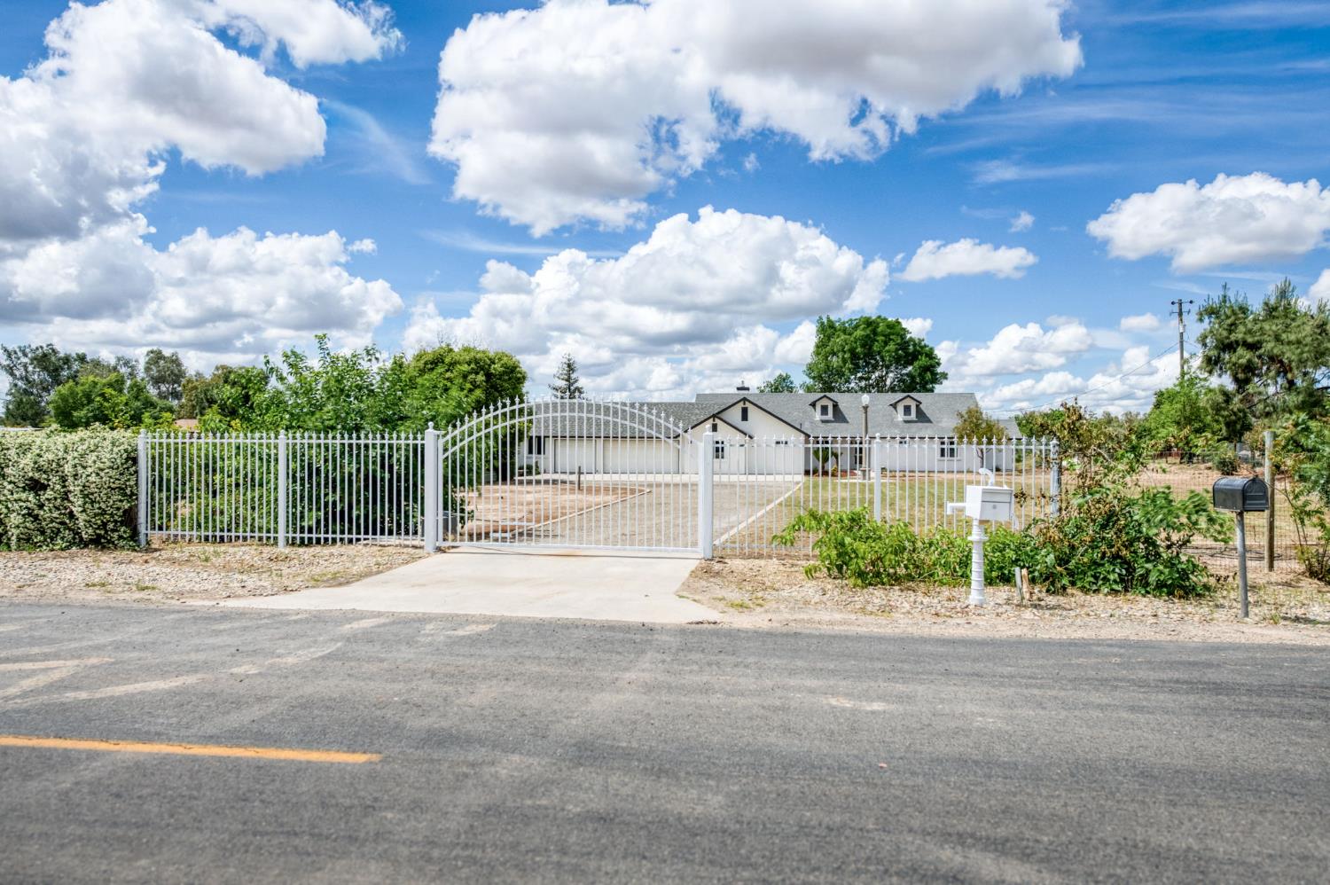 16564 Monreal Road Madera, CA 93636 - Photo 1 of 59