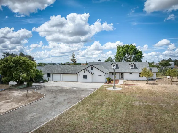 $749,000 | 16564 Monreal Road, Madera, CA 93636