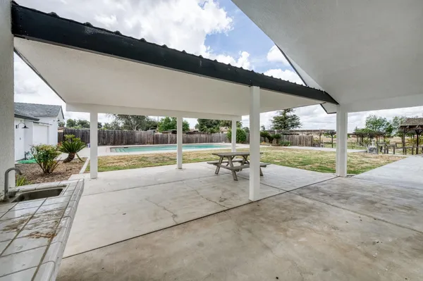 $749,000 | 16564 Monreal Road, Madera, CA 93636