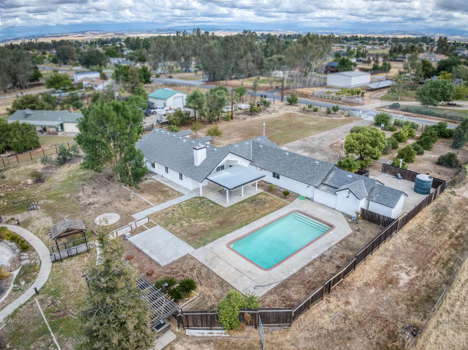 16564 Monreal Road Madera, CA 93636 - Photo 4 of 59