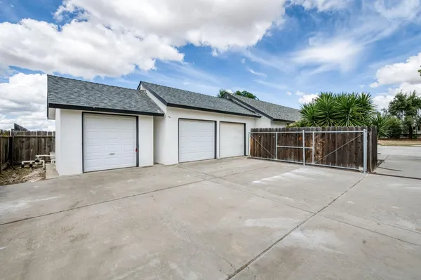 $749,000 | 16564 Monreal Road, Madera, CA 93636