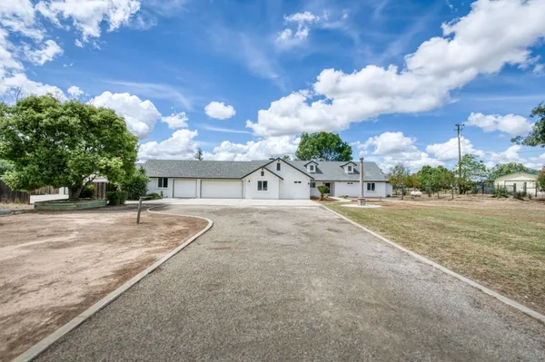 $749,000 | 16564 Monreal Road, Madera, CA 93636