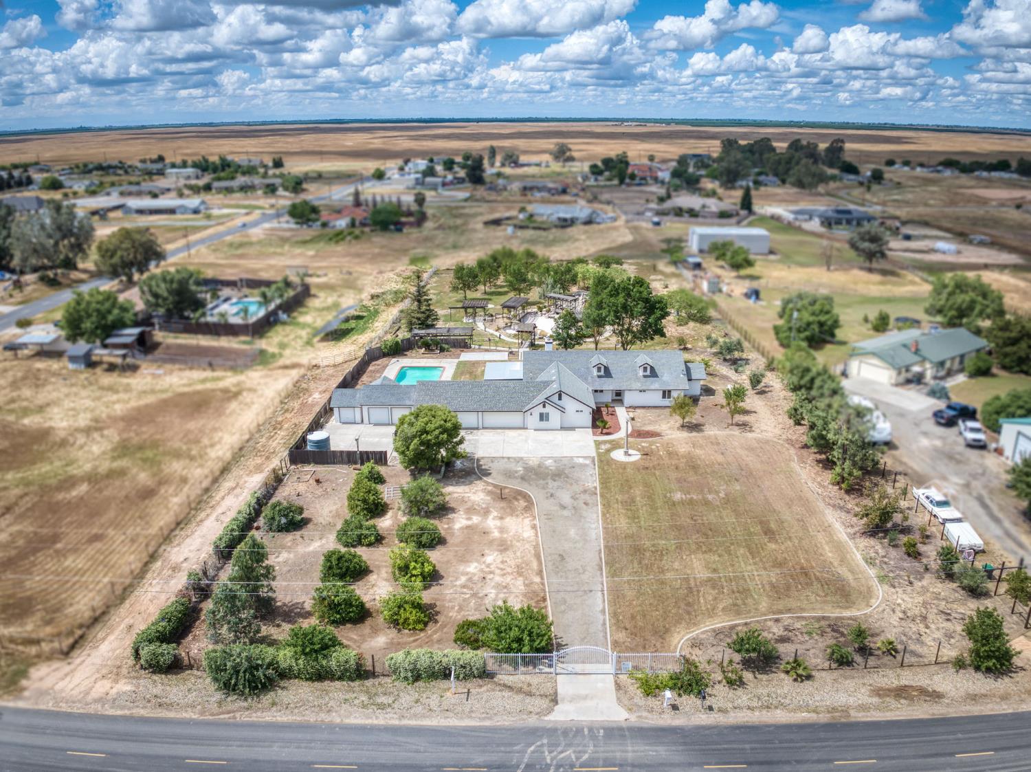 16564 Monreal Road Madera, CA 93636 - Photo 6 of 59