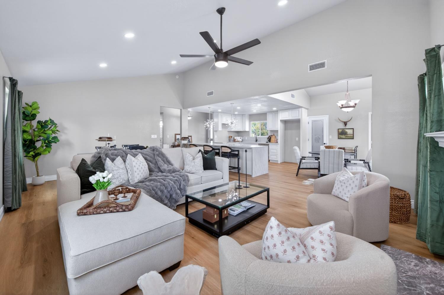 16564 Monreal Road Madera, CA 93636 - Photo 7 of 59