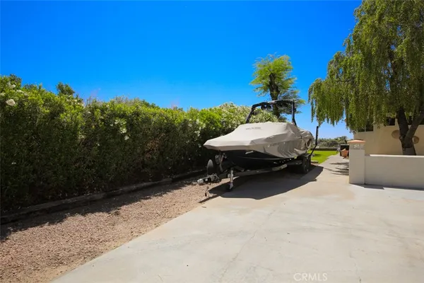 a view of a house with backyard