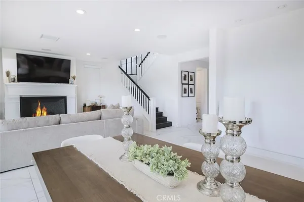 $1,129,000 | 19032 Carranza Lane, Saugus, CA 91350
