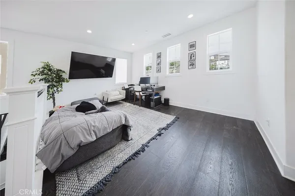 $1,129,000 | 19032 Carranza Lane, Saugus, CA 91350