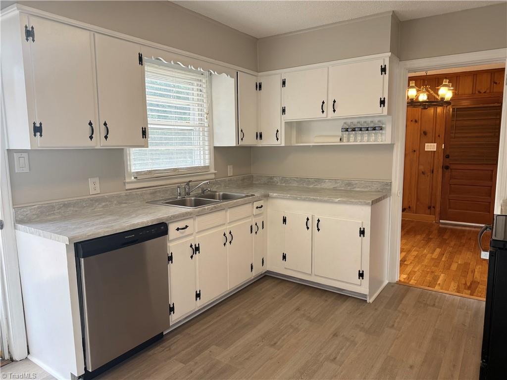 100 Kirk Road Greensboro, NC 27455 - Photo 6 of 42 New counter tops,flooring,paint & dishwasher opens to large deck outside living!,