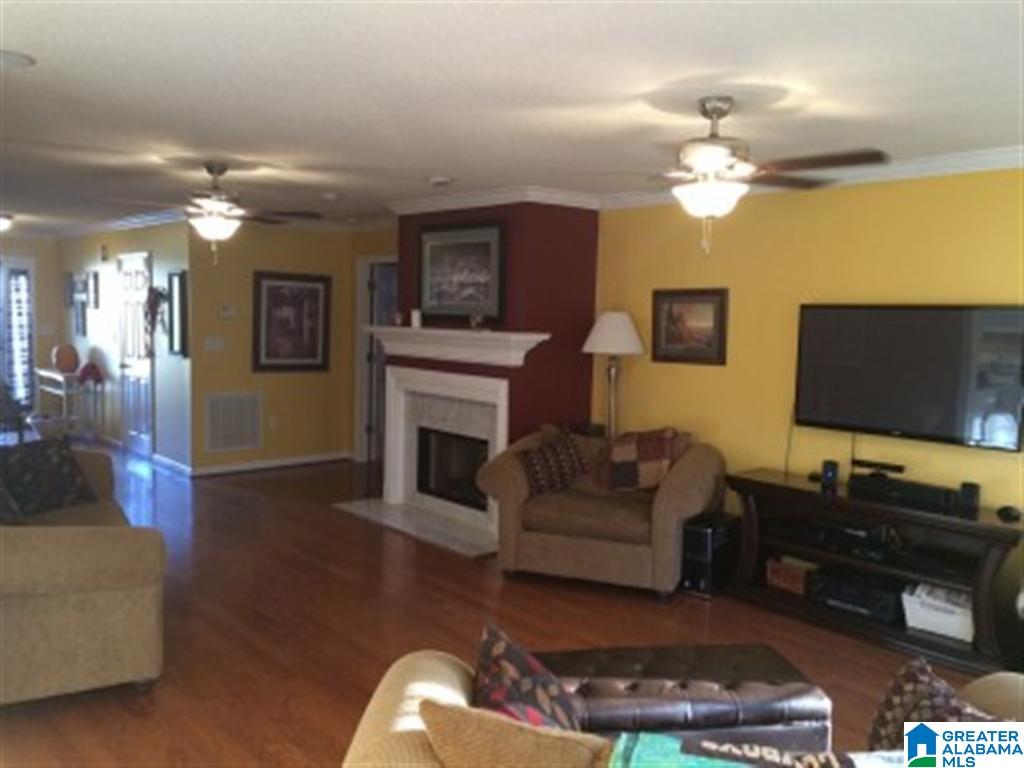 136 Lake Terrace Alabaster, AL 35007 - Photo 3 of 6