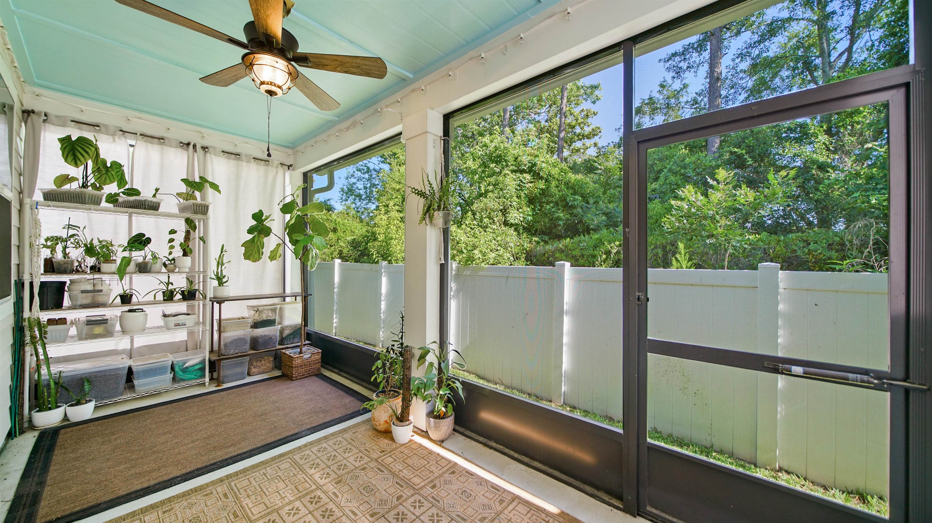 14141 Backbarrier Road Jacksonville, FL 32224 - Photo 25 of 45 a living room with a large window