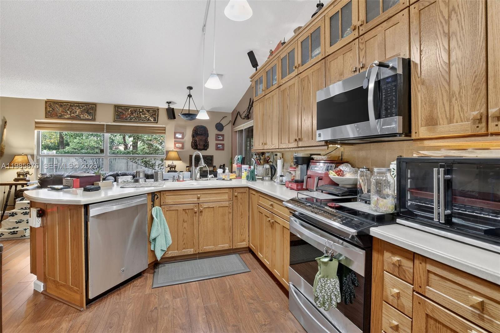 13641 Southwest 17th Court Miramar, FL 33027 - Photo 8 of 32