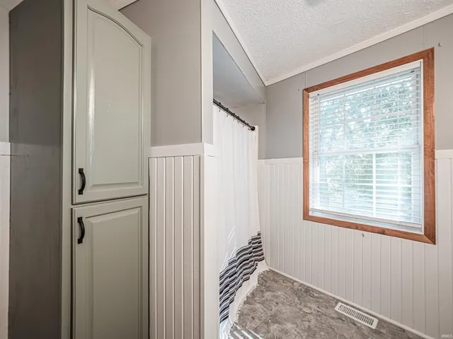 $225,000 | 12400 69th Hwy Mount, Mount Vernon, IN 47620