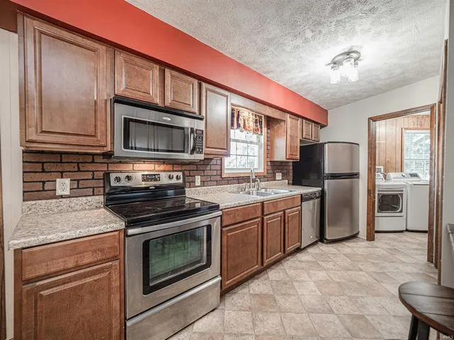 $225,000 | 12400 69th Hwy Mount, Mount Vernon, IN 47620