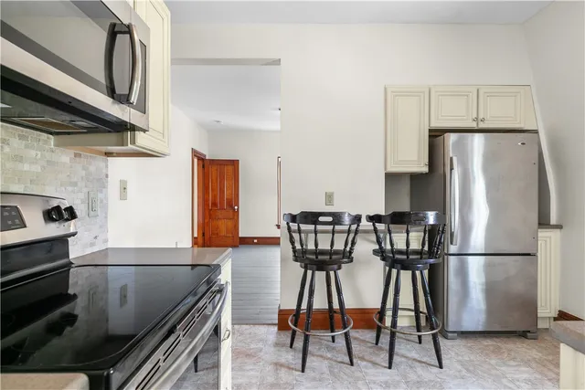 $299,000 | 2951 East Main Road, Unit 6, Portsmouth, RI 02871