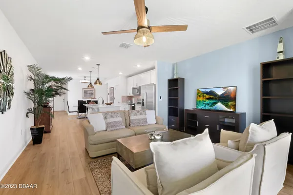 $2,400 | 136 Links Ter Boulevard, Daytona Beach, FL 32124
