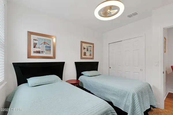 $2,400 | 136 Links Ter Boulevard, Daytona Beach, FL 32124