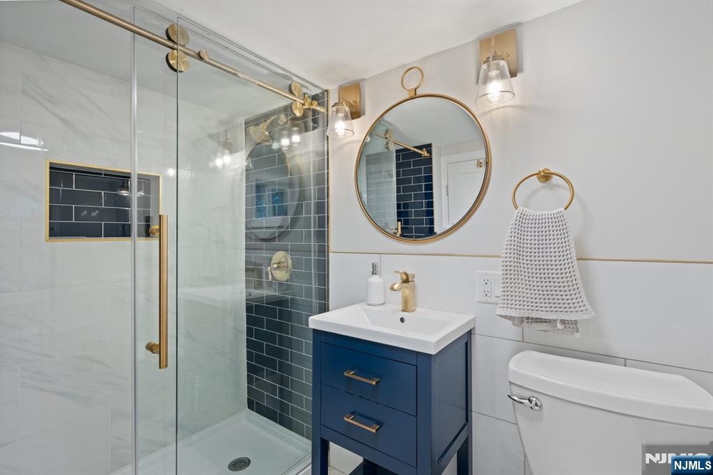 74 Kipp Avenue Hasbrouck Heights, NJ 07604 - Photo 14 of 28